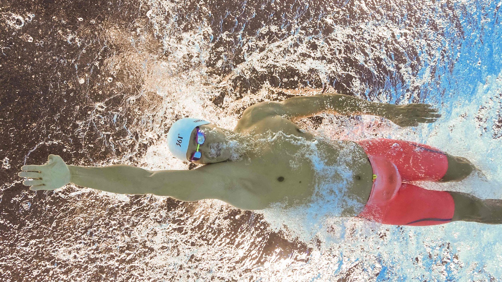 球员年假不足,新月被迫退出超级杯,新月摔倒是哪一集